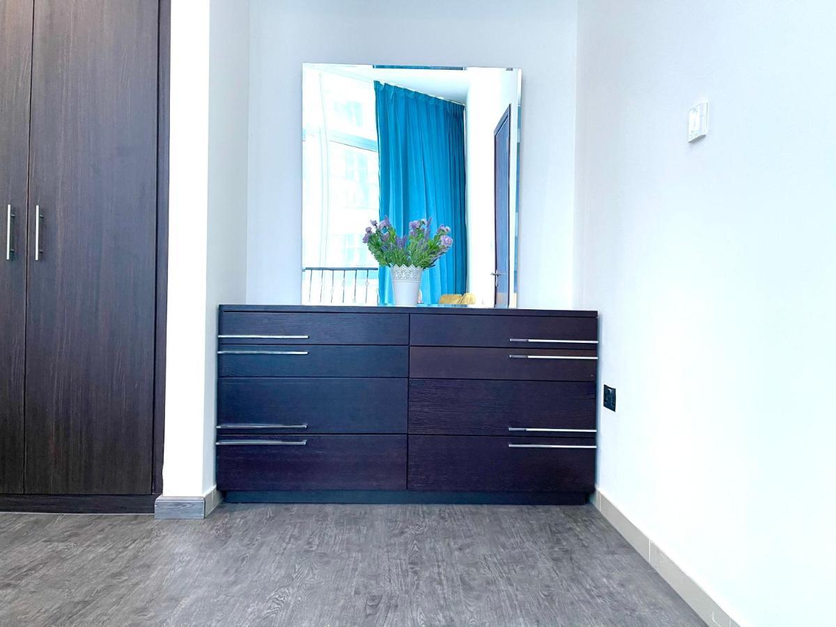 Apartment Hydra Avenue Towers: Upgraded 3-bedroom With Views